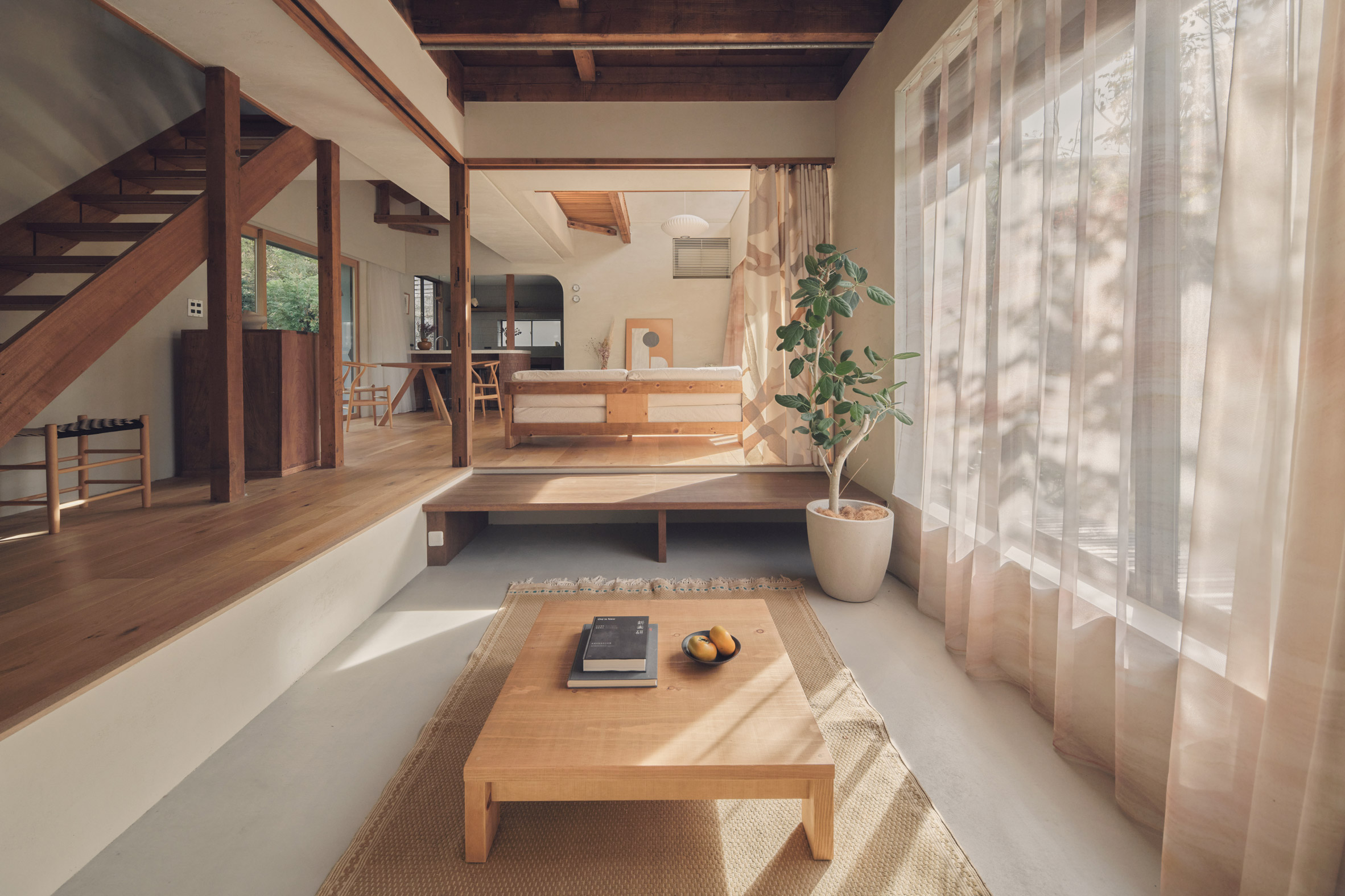 Interior de la casa sándwich verde