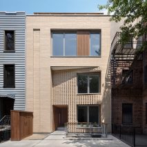 Pliskin Architecture interlocks units in Brooklyn townhouse