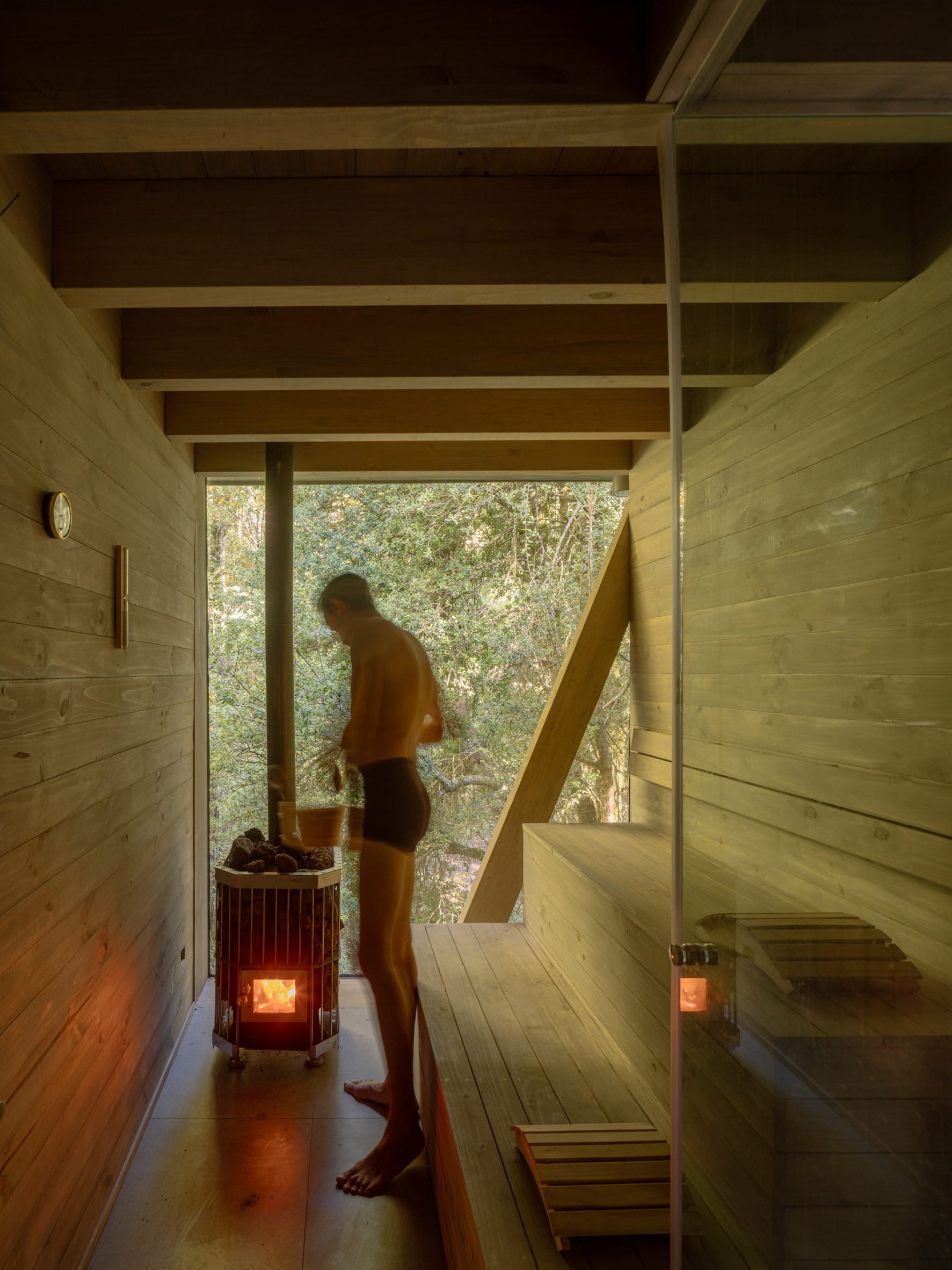 Iragüen Viñuela Arquitectos House by Fuy River mass timber