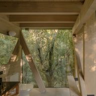 Iragüen Viñuela Arquitectos House by Fuy River mass timber