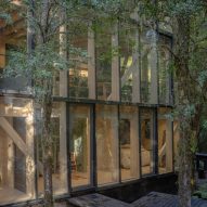 Iragüen Viñuela Arquitectos House by Fuy River mass timber