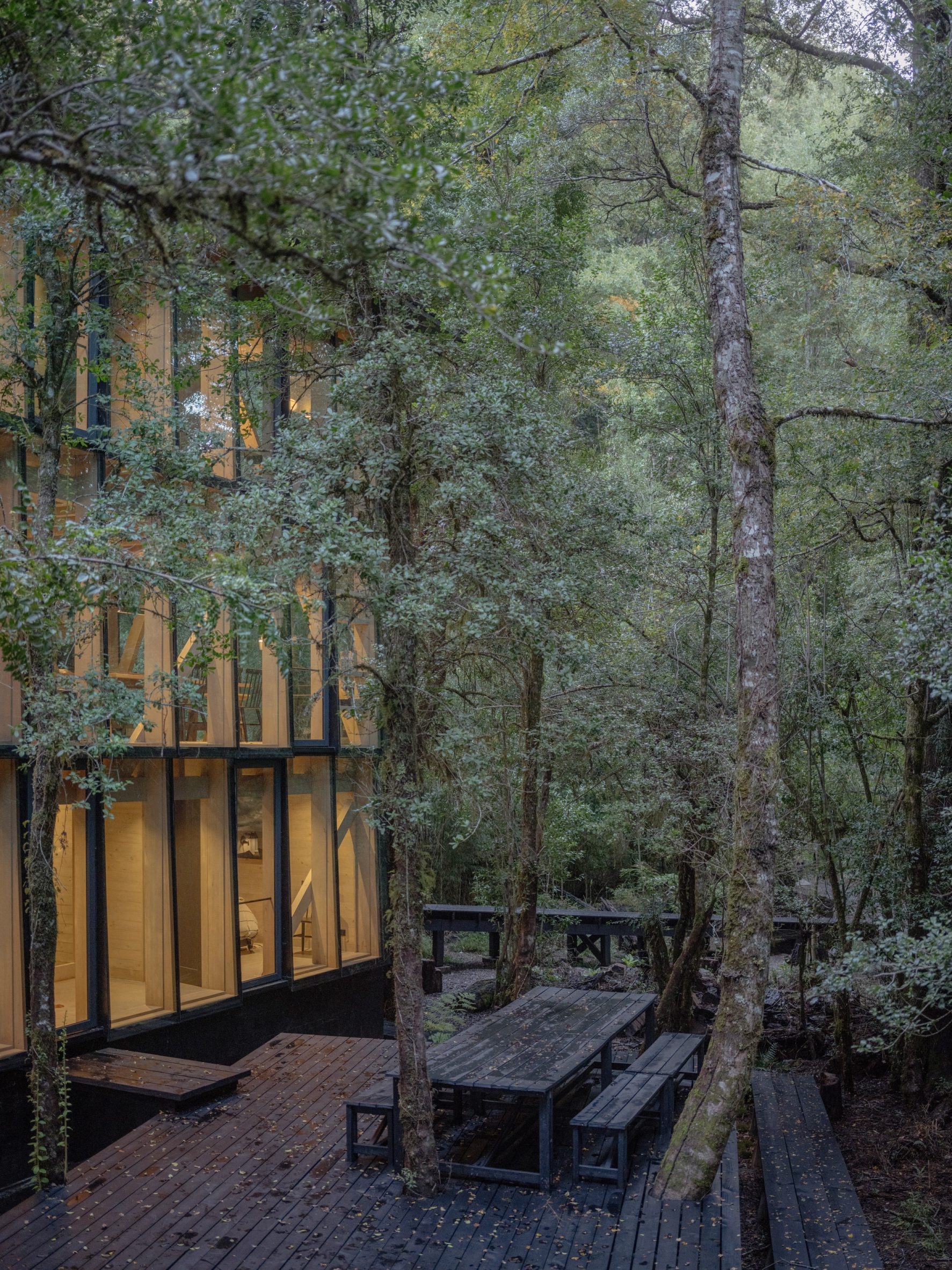 Iragüen Viñuela Arquitectos House by Fuy River mass timber