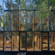 Iragüen Viñuela Arquitectos House by Fuy River mass timber