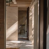 Iragüen Viñuela Arquitectos House by Fuy River mass timber