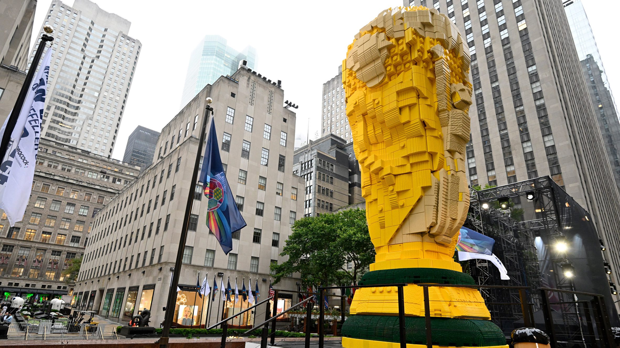 https://static.dezeen.com/uploads/2026/07/lego-giant-world-cup-model-new-york_dezeen_2364_hero_4.jpg