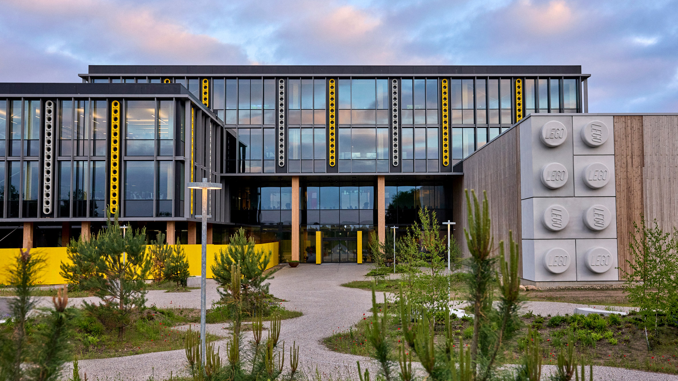 https://static.dezeen.com/uploads/2026/07/lego-kornmarken-campus-cubo-arkitekter-billund-denmark_dezeen_2364_hero_2.jpg
