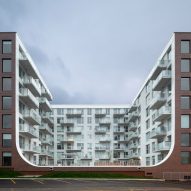 Two colours of brick give Quebec apartment building "painterly dimension"