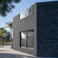 SPF Architects wraps Los Angeles house in asphalt shingles for fire protection