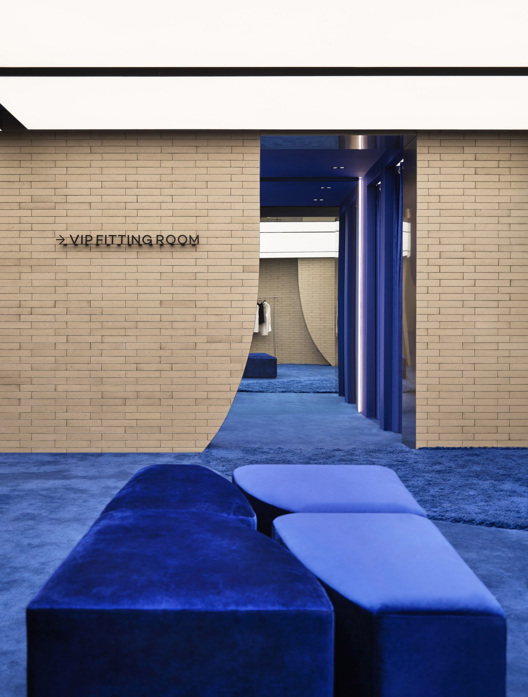 Tienda insignia de Urban Revivo Beijing por MVRDV