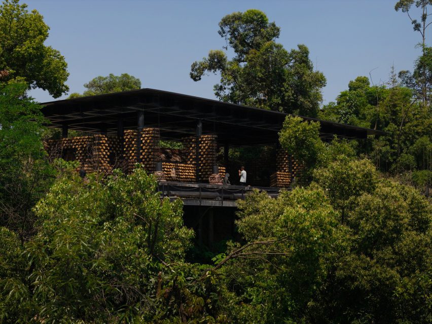 Exterior view of the Nanhai Buddha Pavilion in China