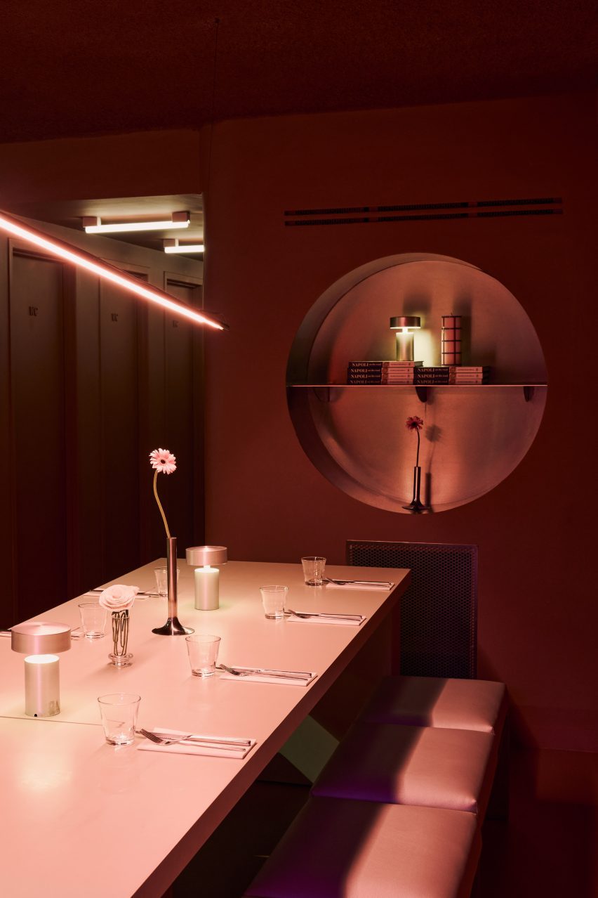 Circular niche in Soho restauramt
