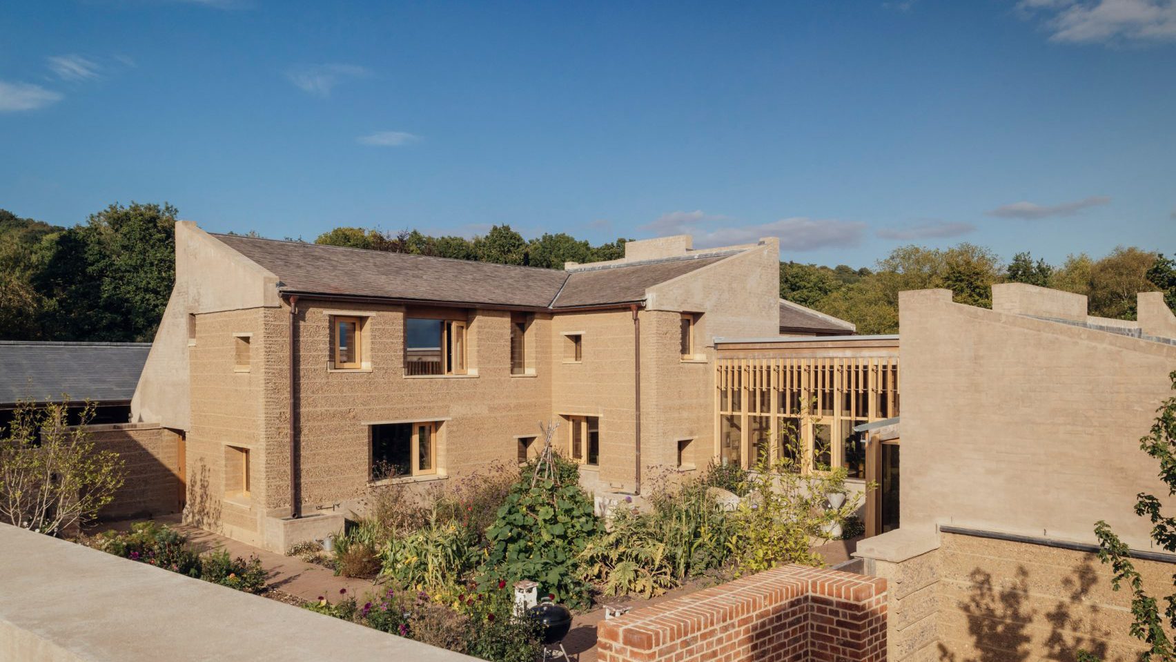 https://static.dezeen.com/uploads/2026/07/rammed-earth-house_dezeen_2364_hero_0-1704x1363-1.jpg