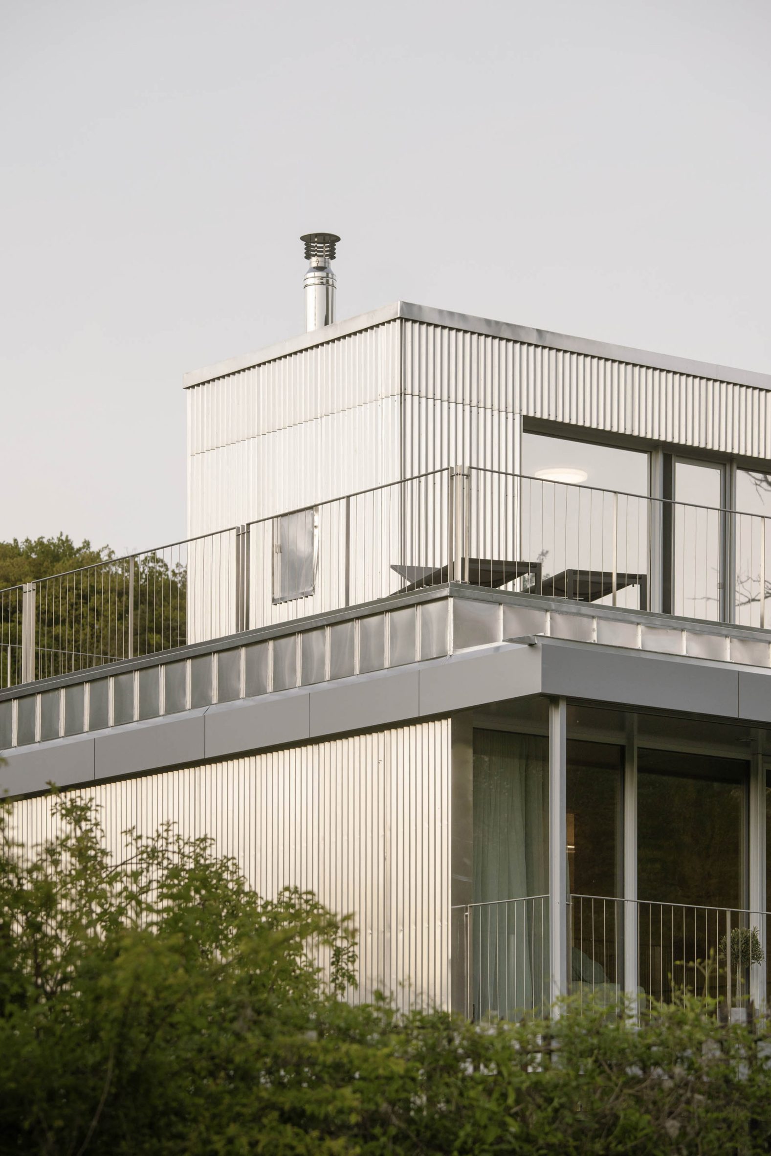 RDH de Cechvala Architects Eslovaquia muro cortina de aluminio corrugado