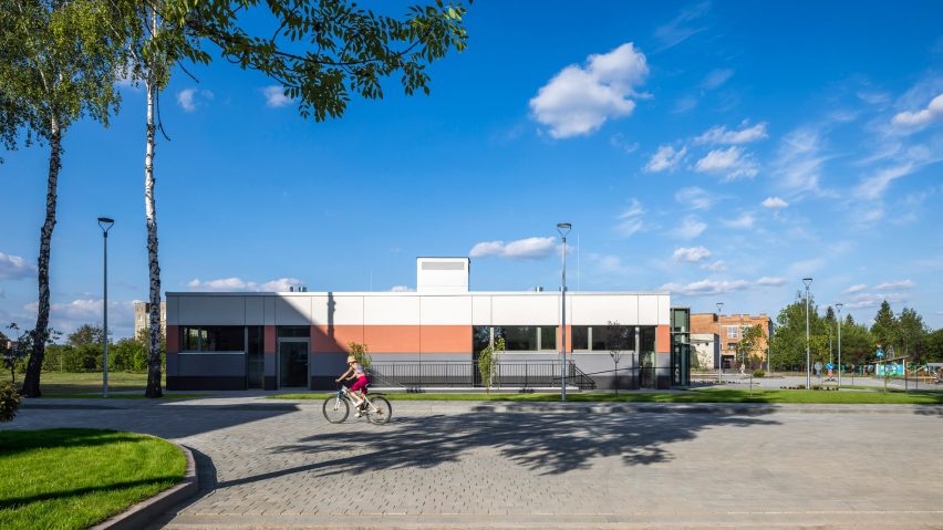Exterior view of the Project Horizon clinic in Brody