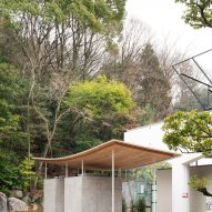 Tobe Zoo Toilet by YanoAoyama