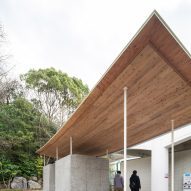 Tobe Zoo Toilet by YanoAoyama