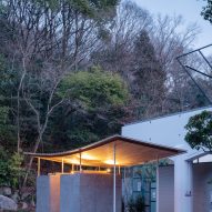 Tobe Zoo Toilet by YanoAoyama
