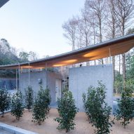 Tobe Zoo Toilet by YanoAoyama