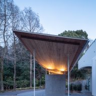 Tobe Zoo Toilet by YanoAoyama