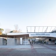 Tobe Zoo Toilet by YanoAoyama