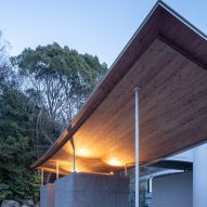 Tobe Zoo Toilet by YanoAoyama