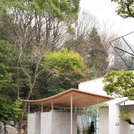 Tobe Zoo Toilet by YanoAoyama