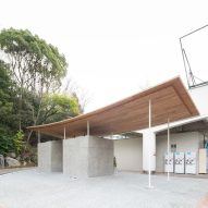Tobe Zoo Toilet by YanoAoyama