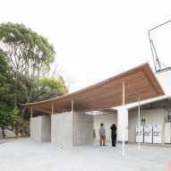 Tobe Zoo Toilet by YanoAoyama