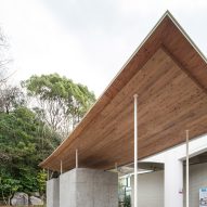Tobe Zoo Toilet by YanoAoyama
