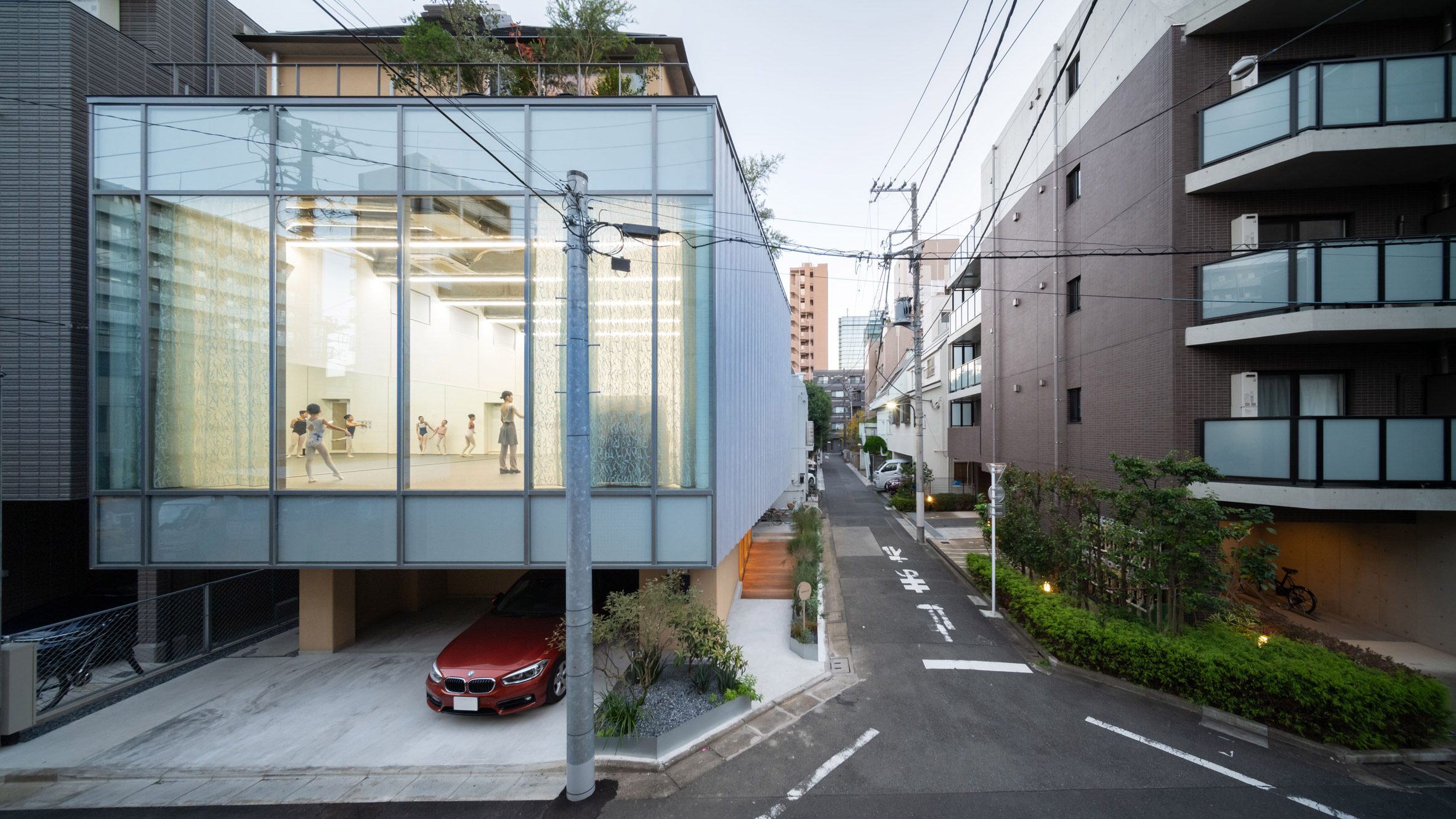 https://static.dezeen.com/uploads/2026/07/tokyo-ballet-house-kenta-sano-associates-architects-japan-dance-studio-hero_dezeen_2364_col_0.jpg