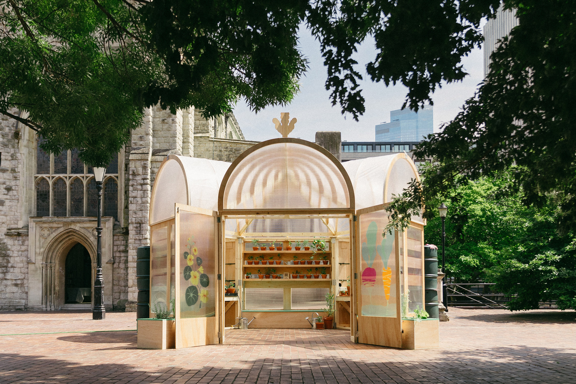 Invernadero de hortalizas en el Barbican Centre, diseñado por Studio Folk Architects y Raskl