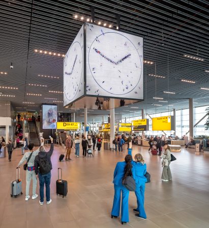 Real Time Schiphol People's Clock by Maarten Baas