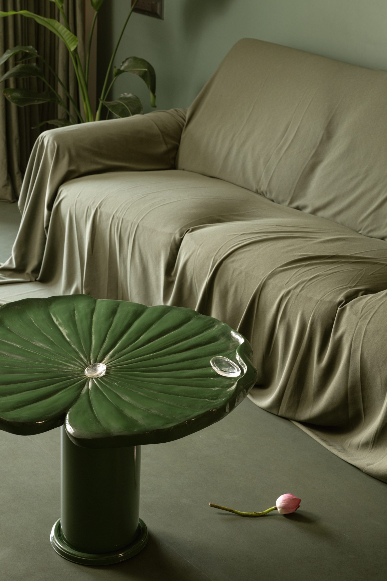 Lily pad-like table