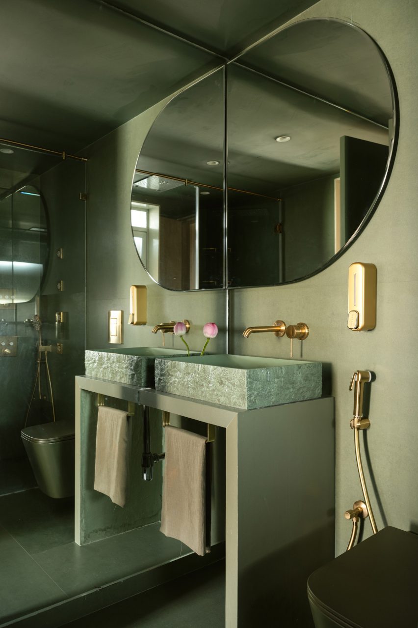 Rounded mirror