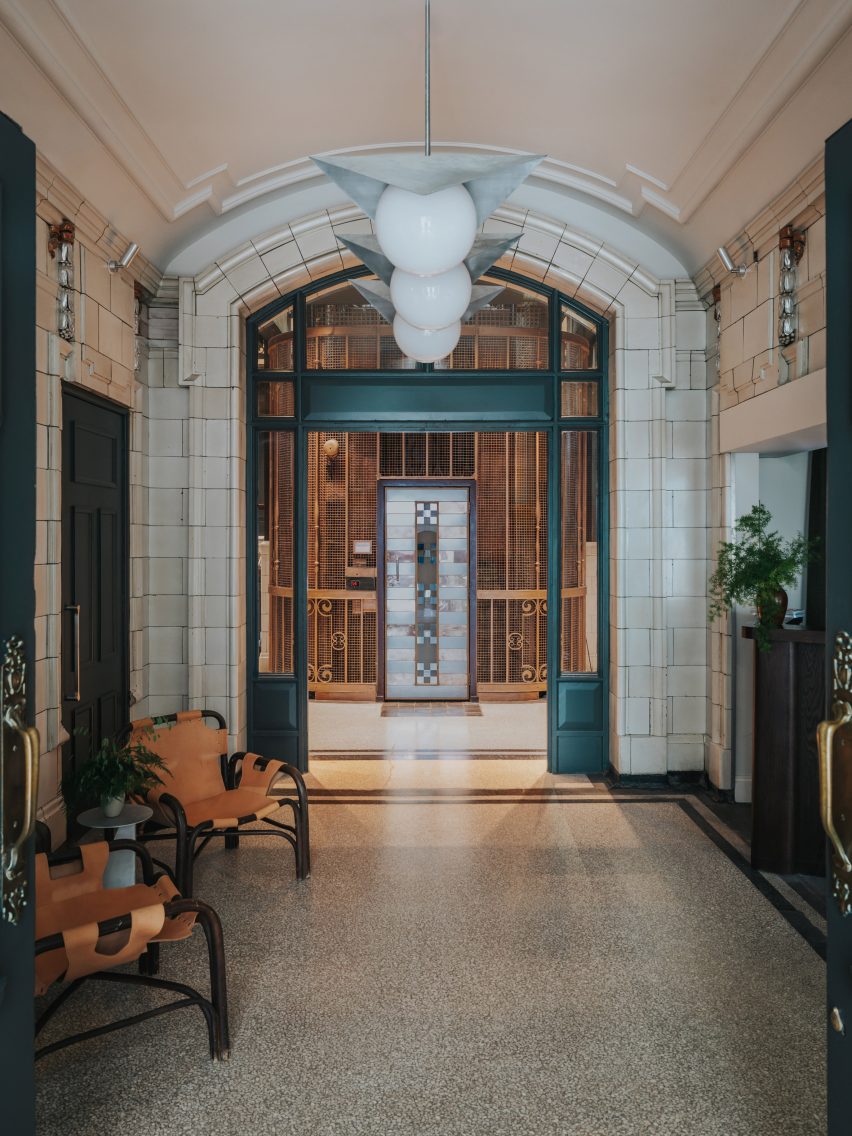 Original birdcage lift