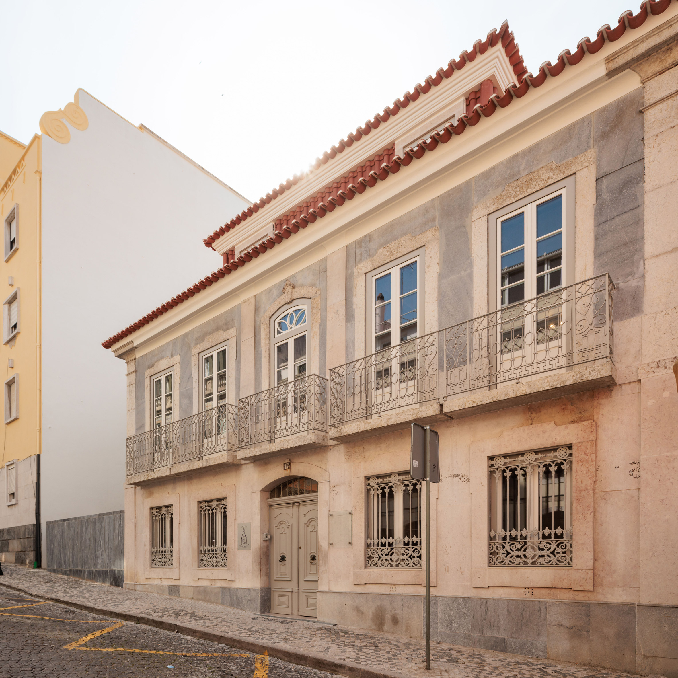 Front facade of the Colégio de Santa Maria in Lisbon