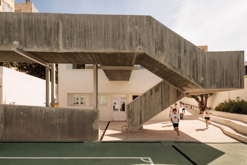 Children running through the Col&eacute;gio de Santa Maria by Ant&oacute;nio Costa Lima Arquitectos