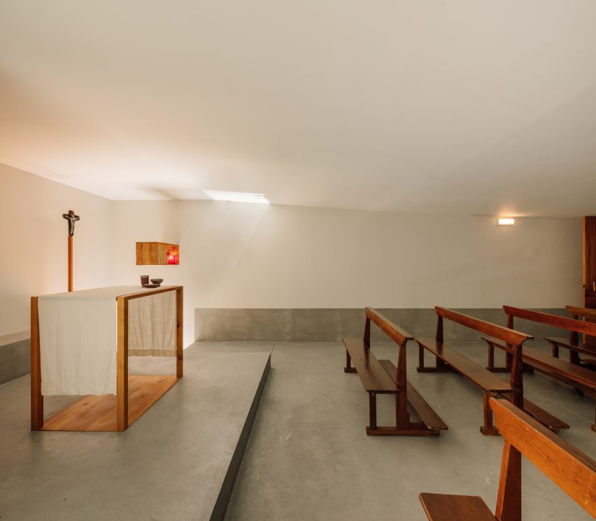 Chapel interior by Ant&oacute;nio Costa Lima Arquitectos