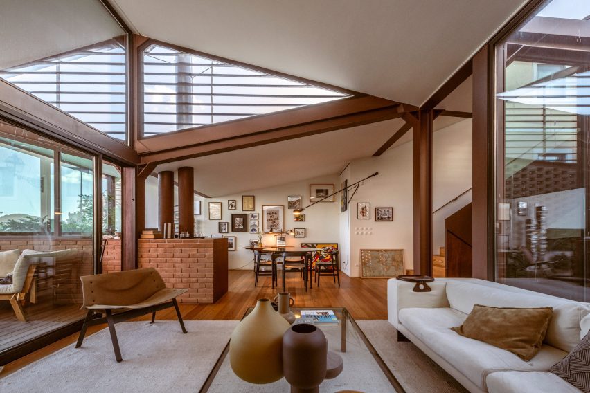 Interior view of housing block by Ant&oacute;nio Costa Lima Arquitectos