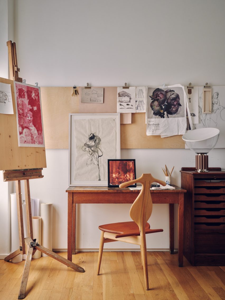 Bedroom drawing studio in Apartment 21 by Piercy & Company