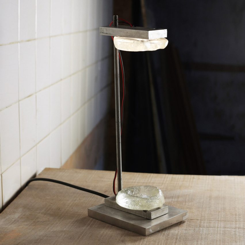 Desk lamp