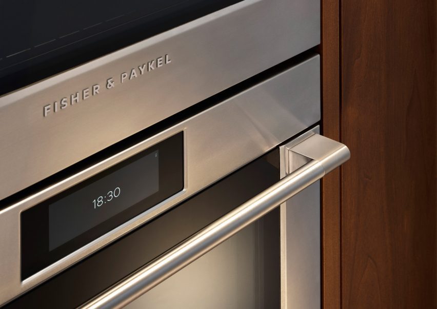 Close-up image of a stainless steel oven front in the Fisher & Paykel Professional Style kitchen