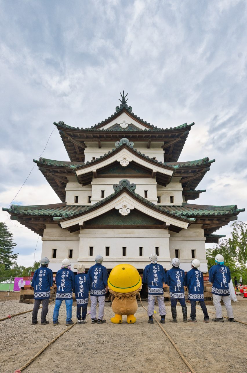 Hirosaki Castle pulled by volunteers in Japan