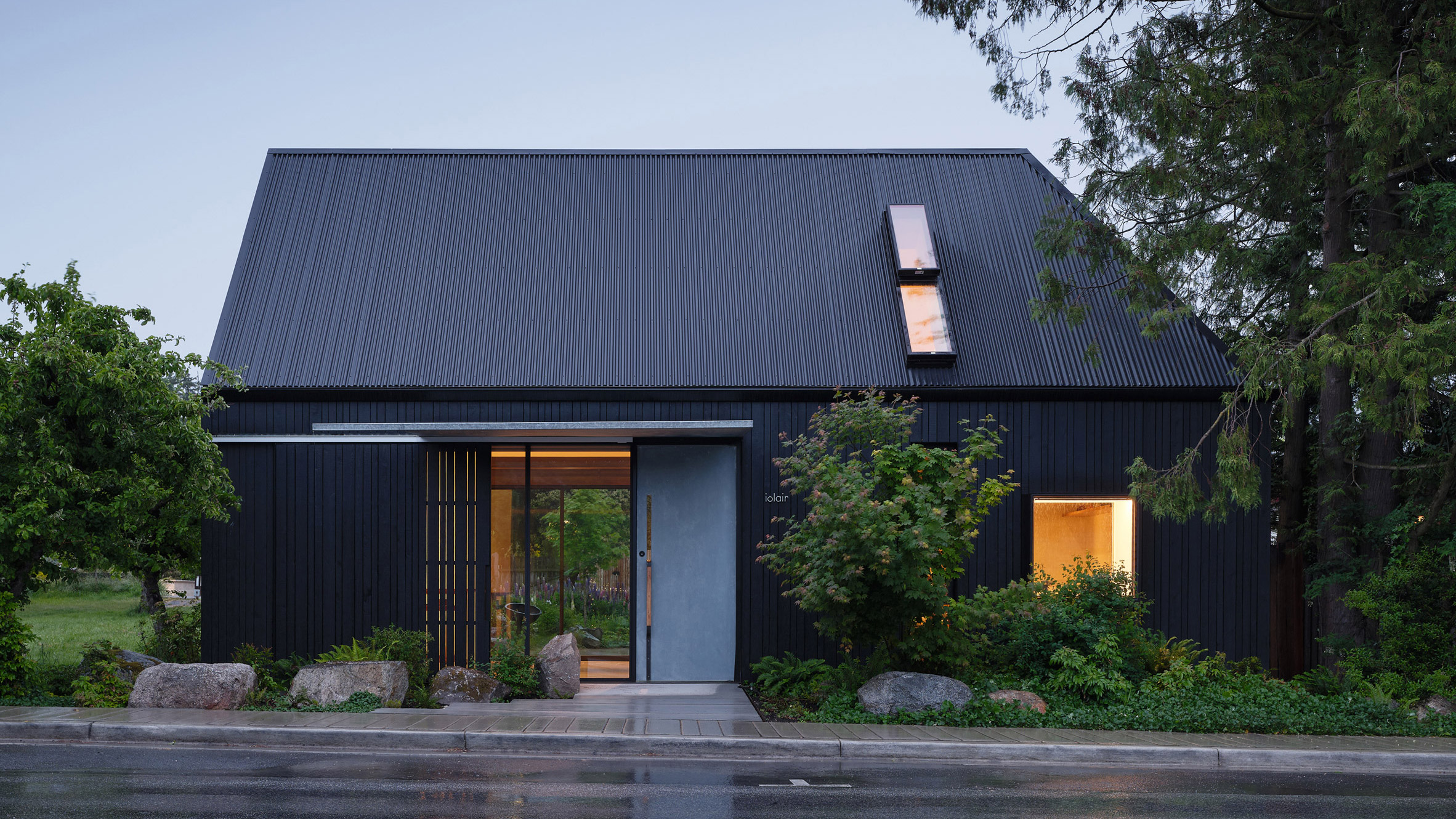 https://static.dezeen.com/uploads/2026/08/iolair-eastsound-san-juan-islands-washington-goc_dezeen_2364_hero.jpg