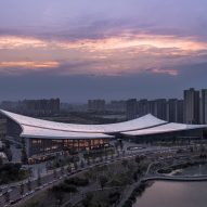 Chinese library complex encourages "connections between people and the city"