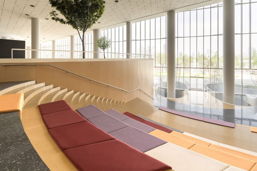 Interior view of Xi’an Public Library by HONG Designworks