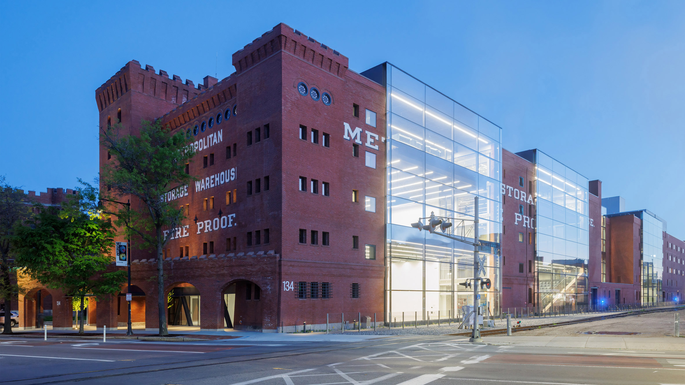 https://static.dezeen.com/uploads/2026/08/met-mit-warehouse-diller-scofidio-renfro_dezeen_2364_hero.jpg