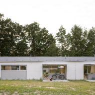 Modular home with sloping facade by Papundekl Architects