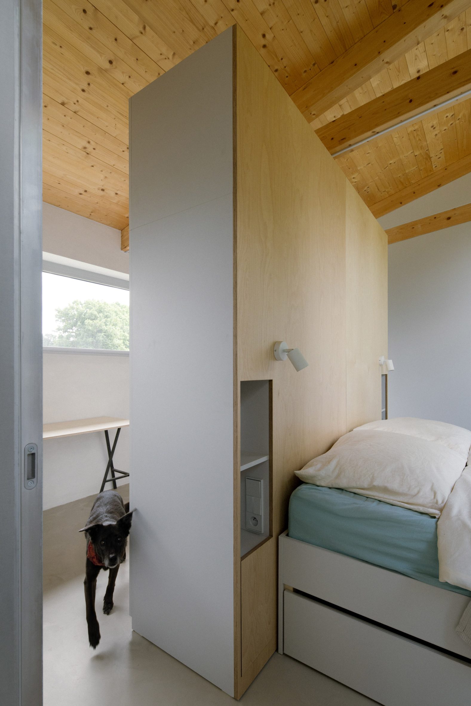Bedroom interior at Modular home by Papundekl Architects