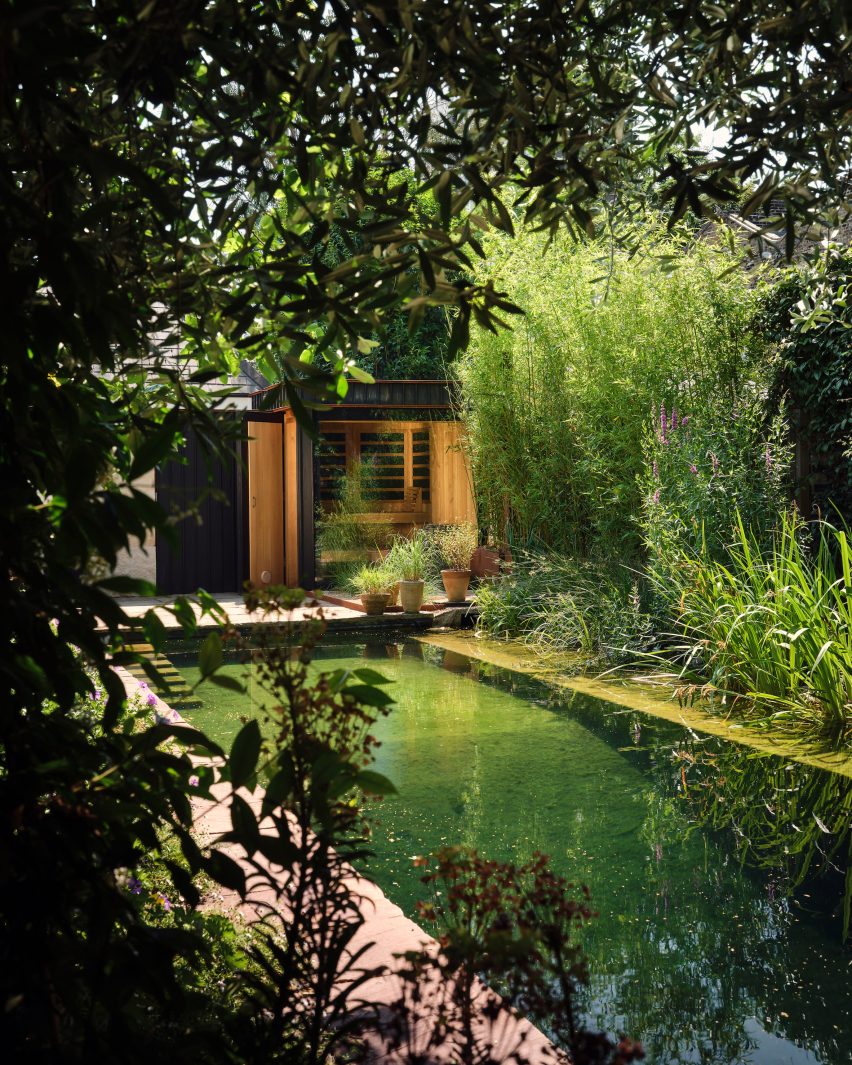 Garden at De Beauvoir Townhouse by Mosley Thorold